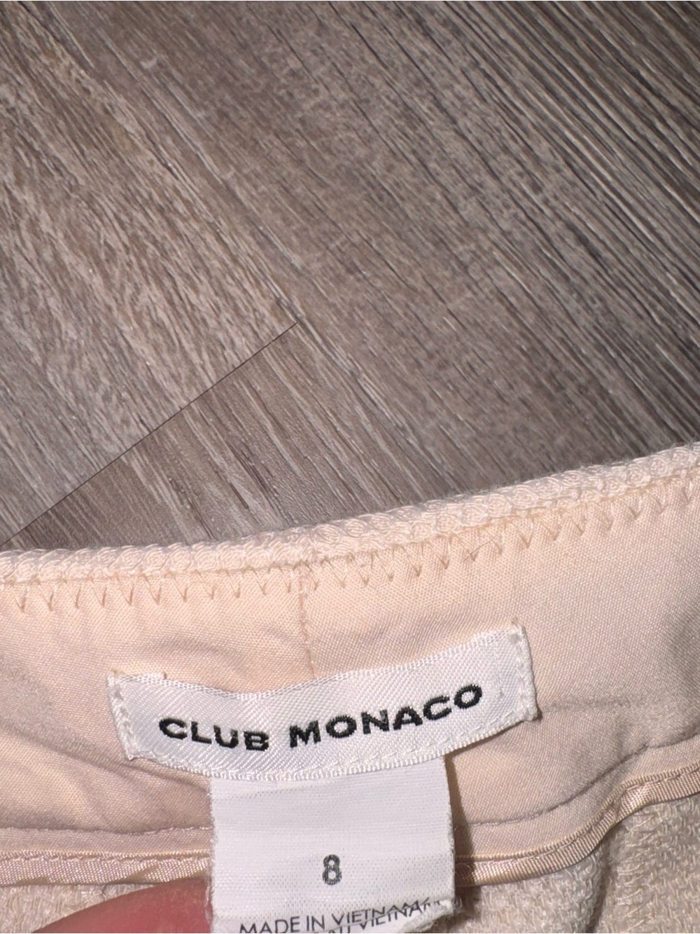 Club Monaco Cream beige Scallop-Hem High-Waist amber textured Shorts 8 - Picture 4 of 14